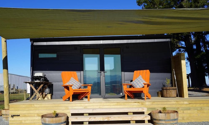 Coal Stream Cabina | Luxury camping/tiny house experience, 5 minutes from Fairlie township
