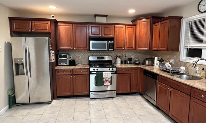 Palisades Park Casa | Cozy & Private Room - 20 Mins to Manhattan Heart. Not Entire Home.