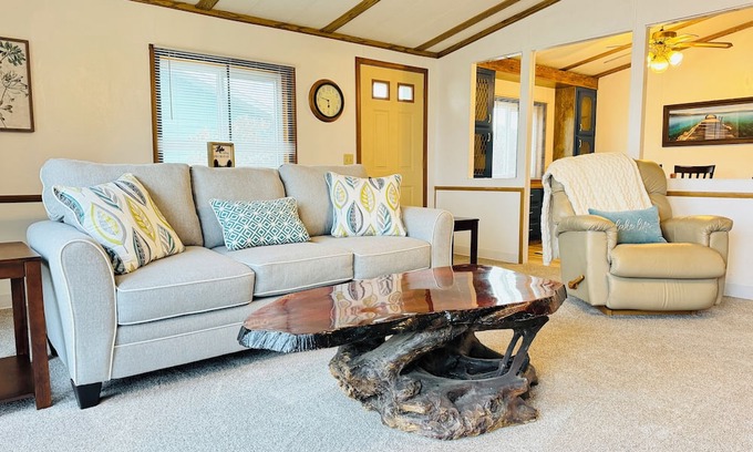 Aberdeen Casa | 3 Bedroom Home at Richmond Lake on the Water