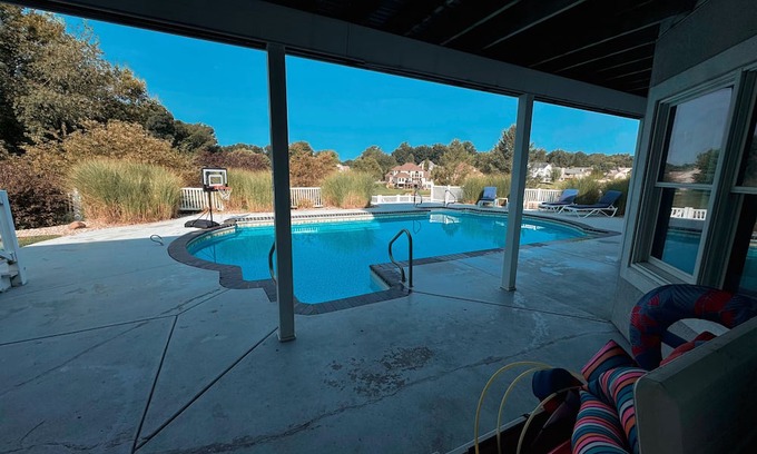 South Bend Casa | Spacious 4-bedroom house in charming South Bend, WiFi, Near Notre Dame