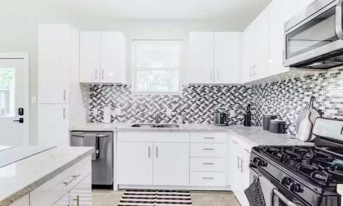 North Houston Casa | Centrally Located Pet Friendly Haven