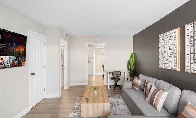 Mount Holly Apartamento | Charming 2 King Bedroom Suite—in Downtown Mt Holly