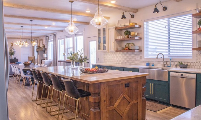 Rigby Casa | Spacious Country Manor