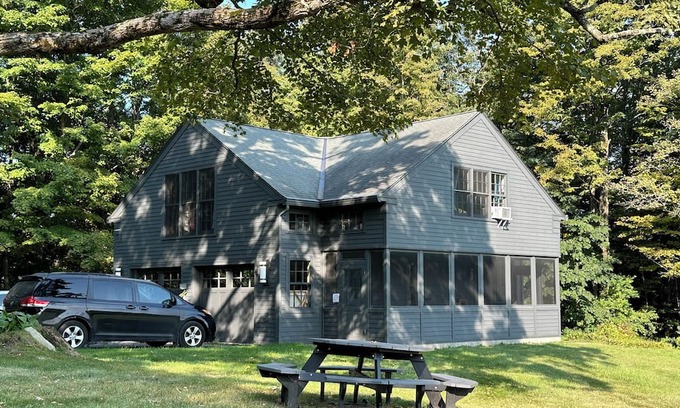 Tyringham Apartamento | Charming studio loft in The Berkshires surrounded by 20 acres of nature