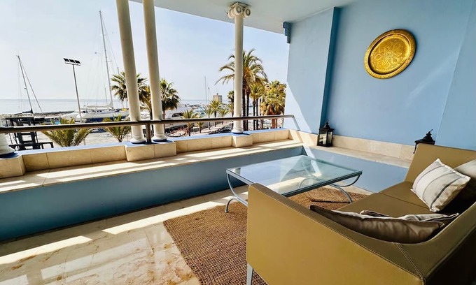 Sotogrande Apartamento | Apartment 'Apartamento Puerto Sotogrande' with Sea View, Wi-Fi and Air Conditioning