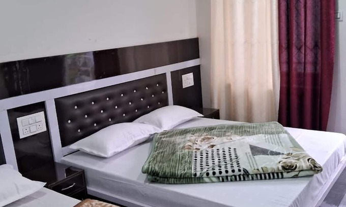 Kharsali Hotel | Goroomgo Uniyal Residency Uttarkashi