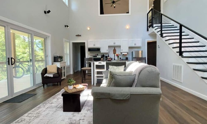 Damascus Cabina | NEW! Forty Winks 6 guest Modern Cabin in Damascus, VA!