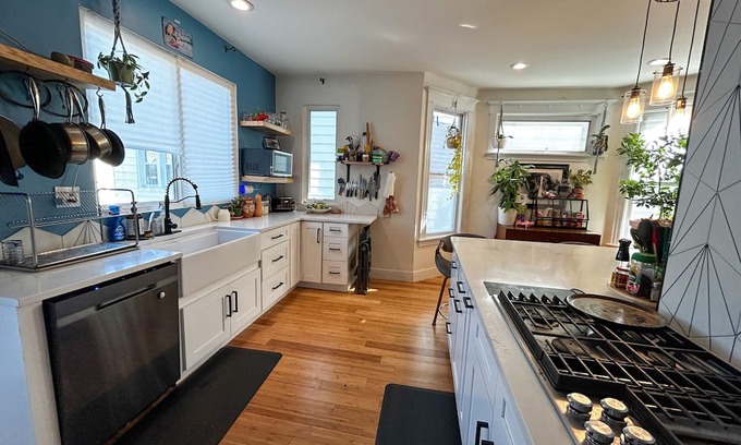 Irving Park Casa | Spacious Family Haven- Working Space and Kid Space