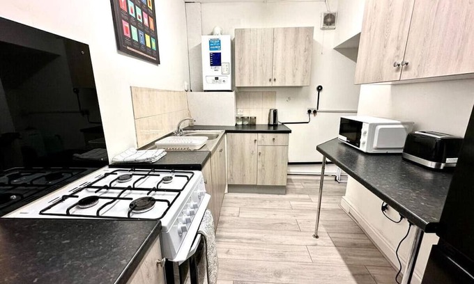 Weston on Trent Casa | Coventry Comfort: 5-Bedroom Home