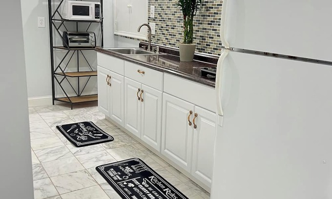 Newington Apartamento | Cozy 2-bedroom Basement apartment in charming Lorton near DC