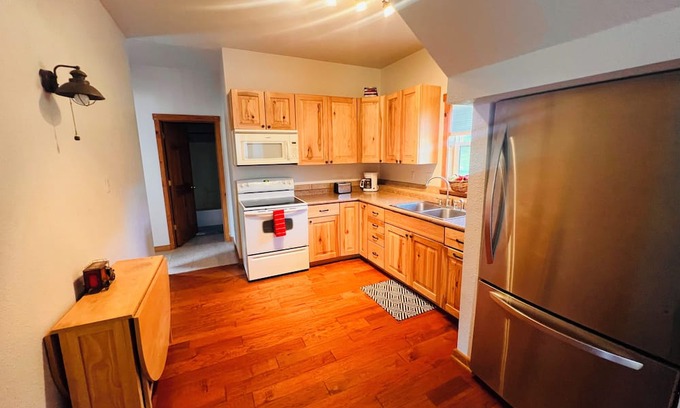 Nemo Casa | Charming 3-bedroom House with WiFi in Serene Nemo