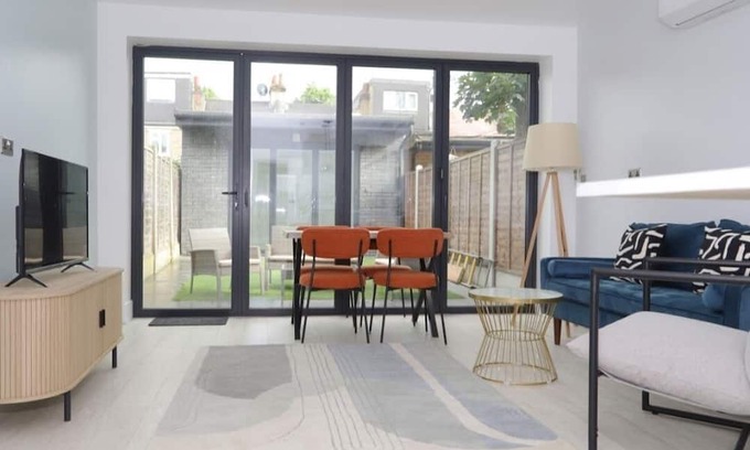 Lea Bridge Apartamento | Spacious elegant apartment
