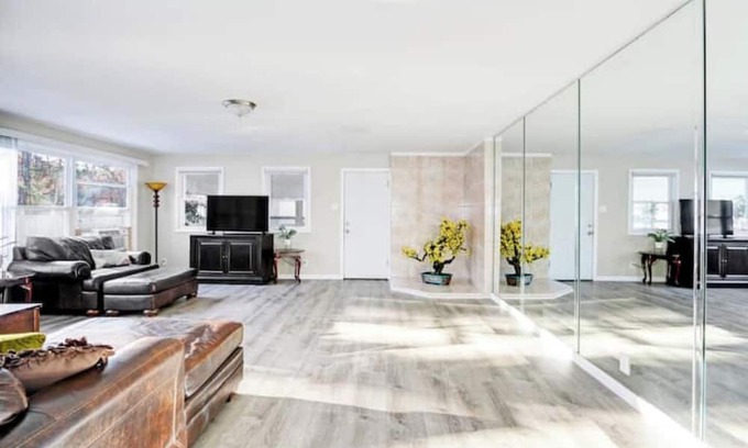 Egg Harbor Township Casa | Suburban Retreat for 16!
