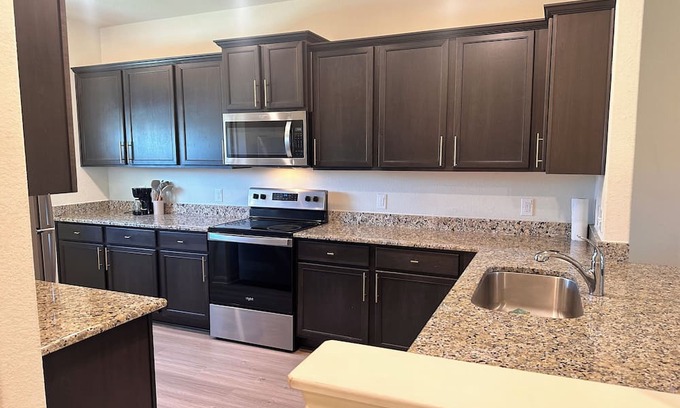 Atascocita Casa | Spacious 5-bedroom house in welcoming Humble… Minutes to AIH Airport!