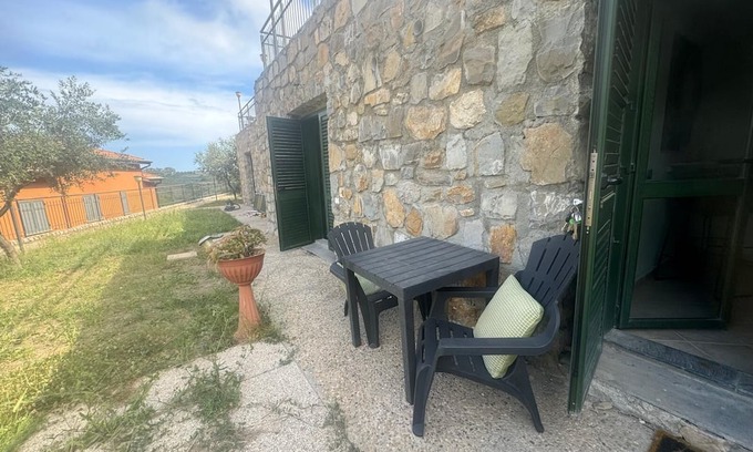 Castellaro Apartamento | Apartment 'Studio' with Shared Garden and Wi-Fi