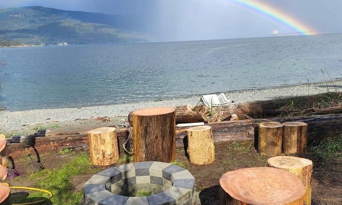 Cowichan Bay Casa | Cozy and Spacious 3 Bedroom House on Historic Marina