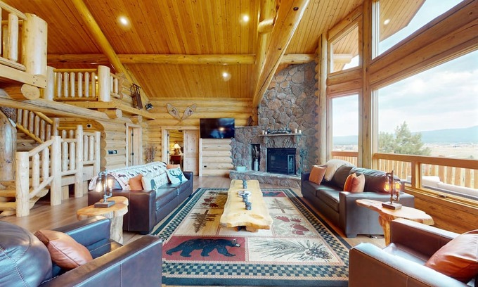 Fort Valley Casa | Luxury log cabin home with large deck, loft, mountain views, & grill