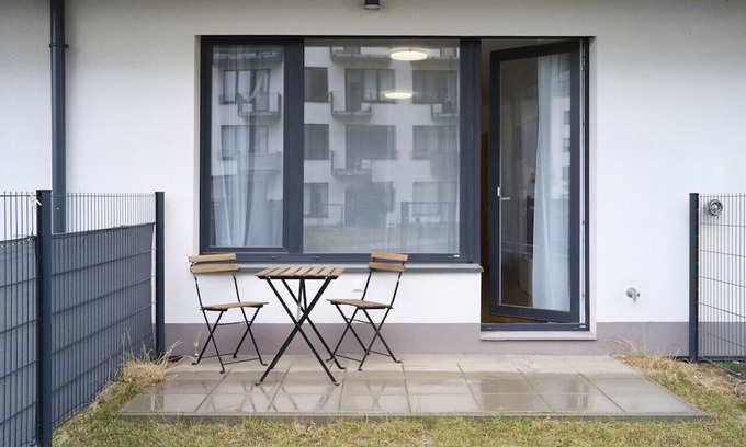 Prague 9 Apartamento | Garden Giggles: Ground-Floor Fun in the Sun