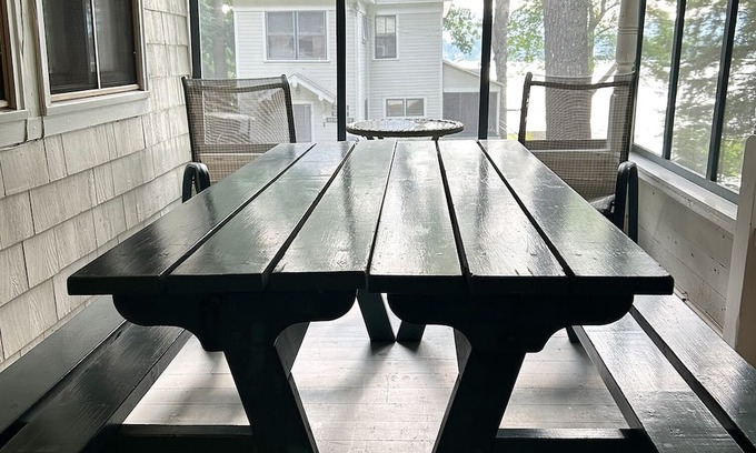 Warren County Cabaña | Charming 2-bedroom Lake George Cottage on East Side w/Wifi & AC