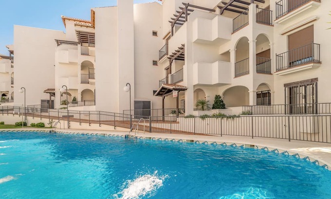 Itrabo Apartamento | Look forward to a wonderful holiday in this comfortable holiday apartment with shared pool.