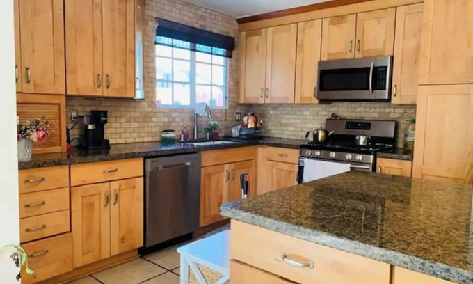 West Hills Casa | Charming 4-bedroom house in quiet family friendly neighborhood