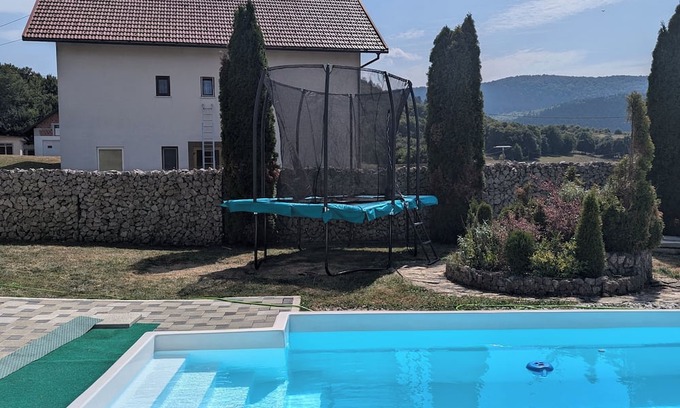 Brinje Apartamento | Vacation apartment Luna with pool. and dogs welcome