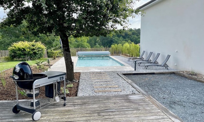Maurens Casa | Maison Moderne à la Campagne, Climatisée, Piscine Chauffée Privative