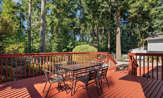 Lakeland North Casa | 4BR Modern Home | Newly Renovated | Yard | Firepit