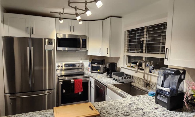 University Place Casa | Quiet 1 bedroom 1 bathroom in University Place