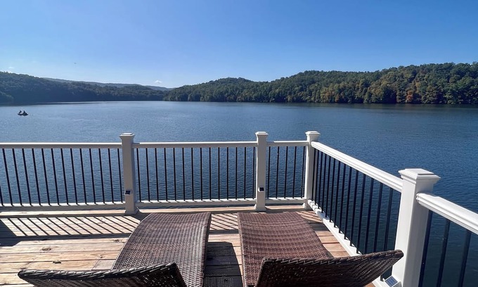 Ingles Casa | Claytor Lake Direct Waterfront Home Beautiful Private Awesome Views VT Radford