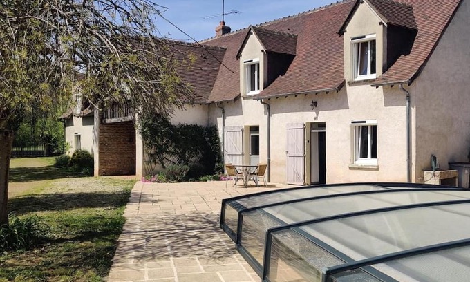 Thevet-Saint-Julien Casa | Holiday Home 'La Pouzerie' with Private Pool, Private Terrace and Wi-Fi