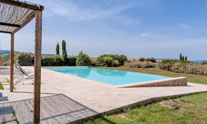 Toiano Casa | Holiday Home 'Casa Rossa - Campagna Toscana' with Shared Pool, Private Garden and Wi-Fi