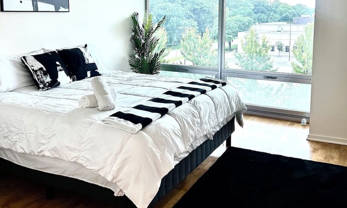 Skokie Condominio | Cozy 2-bedroom condo in Skokie