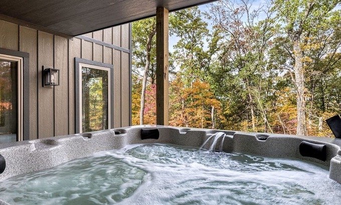 Innsbrook Casa | Idlewood Treehouse with Hot tub