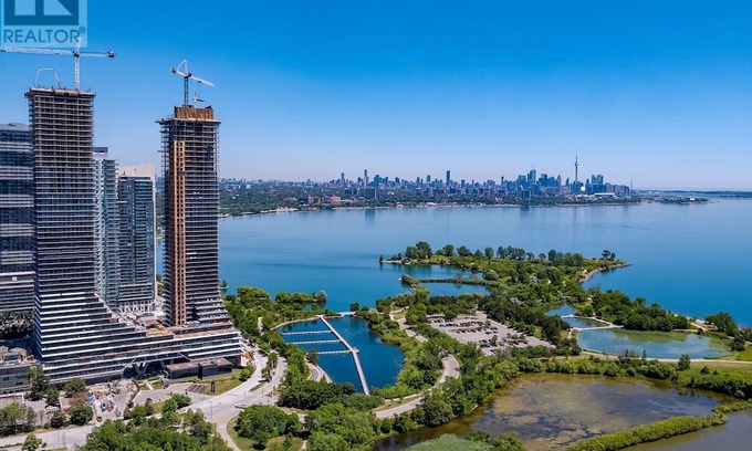 Humber Bay Condominio | Gorgeous Condo By the Lake With Parking