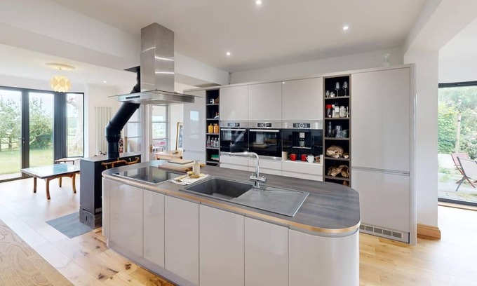Charlton Marshall Casa | Large Family Home 23 min to Beach and New Forest