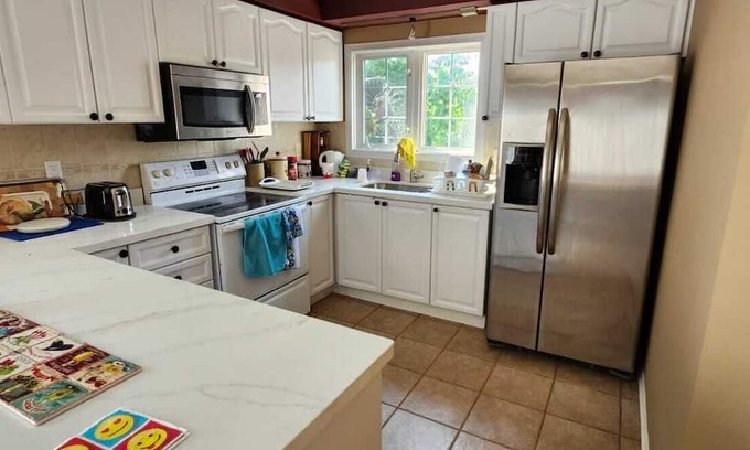 Ajax Casa | Superb 4-bedroom house in charming Ajax with WiFi, AC, Beach near the Lake,Trail
