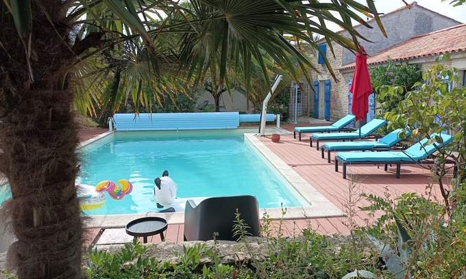 Sainte-Radegonde-des-Noyers Cabaña | Vrbo Property