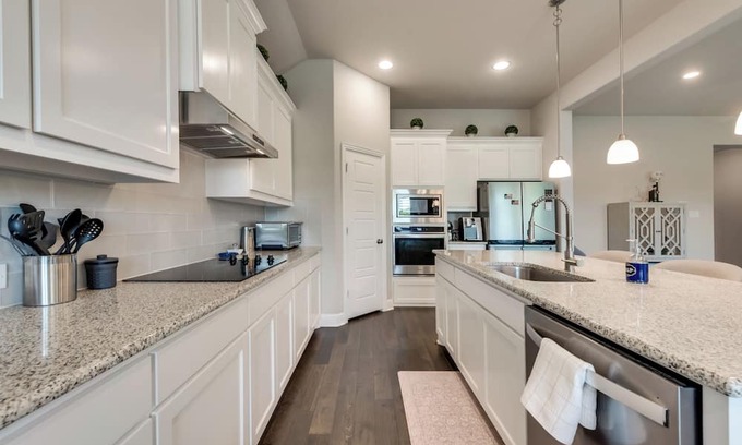 Keene Casa | Classy 2334 square foot Luxurious Home