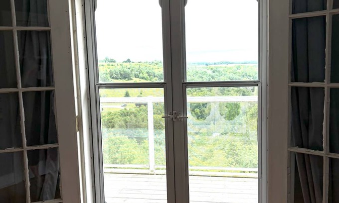 Port Hope Casa | 4600 sq. ft Beautiful Farmhouse With Spectacular Views in a Fantastic location