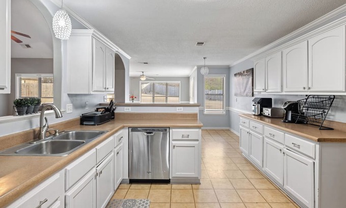 Olive Branch Casa | Cozy 4-bedroom house family and pet friendly home in Olive Branch with AC, WiFi