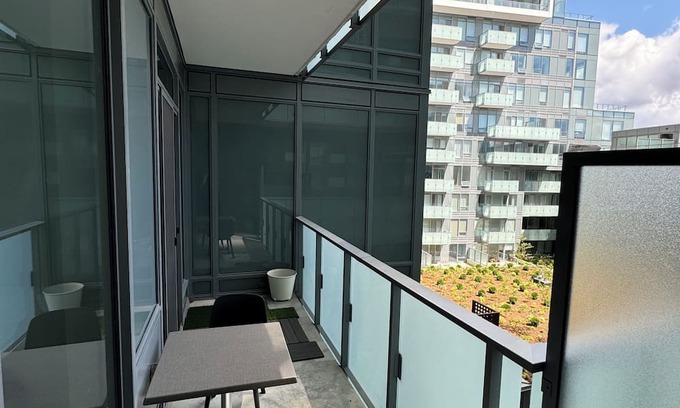 Newtonbrook Apartamento | Family sized condo in Toronto, steps to the Finch subway station and shops.