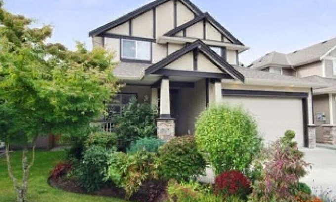 Yorkson Casa | Large Modern King Suite w/ free Street Parking