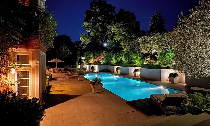 Coombe Hill Casa | Luxury gated 6 bed Home with 15m heated pool and mature gardens