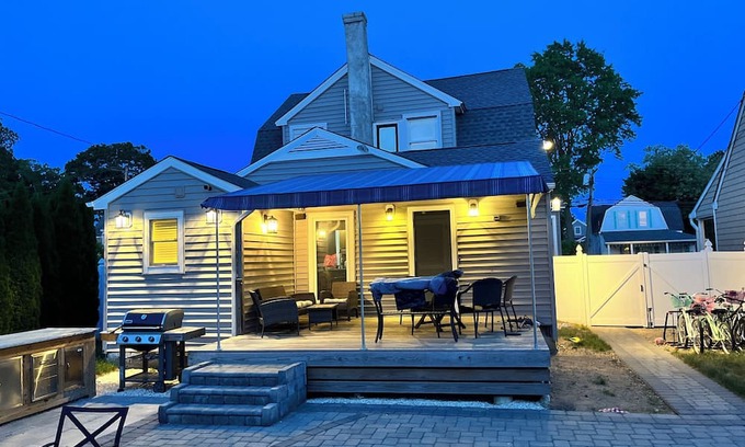 Manasquan Casa | Charming 4 Bedroom House with Pool and tropical backyard Oasis