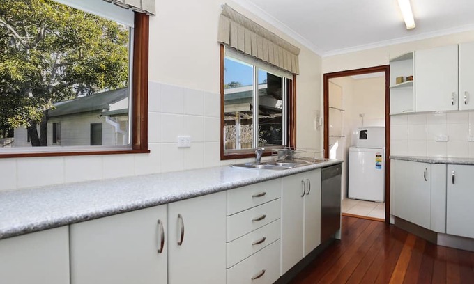 Hawks Nest Casa | Stroll To Bennett's Beach