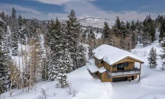 Tollgate Canyon Casa | Bear Necessities w/PC ski views