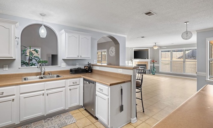 Olive Branch Casa | Spacious family friendly 4-bedroom house in Wonderful Olive Branch with AC, WiFi
