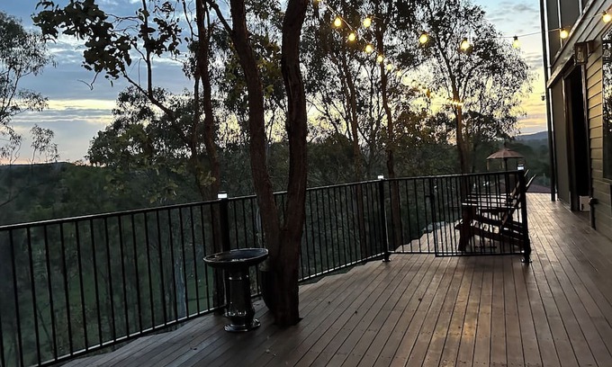 Kooralbyn Apartamento | Self Check In, getaway with stunning views of Boomerang Lagoon and Mt Kooralbyn.