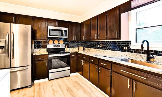 Martinez Casa | Modern 4 Bed Near Augusta: Pool, BBQ, Jacuzzi Tub